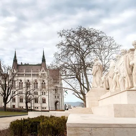 Sandra Close To Chain Bridge