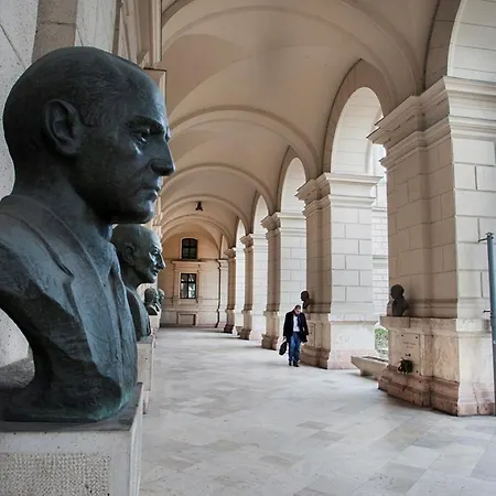 아파트 Sandra Close To Chain Bridge