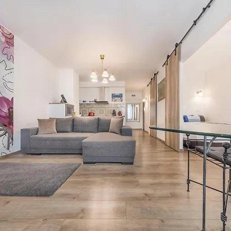 Sandra Close To Chain Bridge Apartamento *